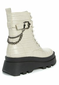 Betsy Stivaletti con plateau - beige