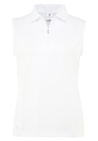Bezramenné bílé polo tričko s límečkem na zip, vyrobené z hladké tkaniny, s jemnou strukturou a logem na lemování.