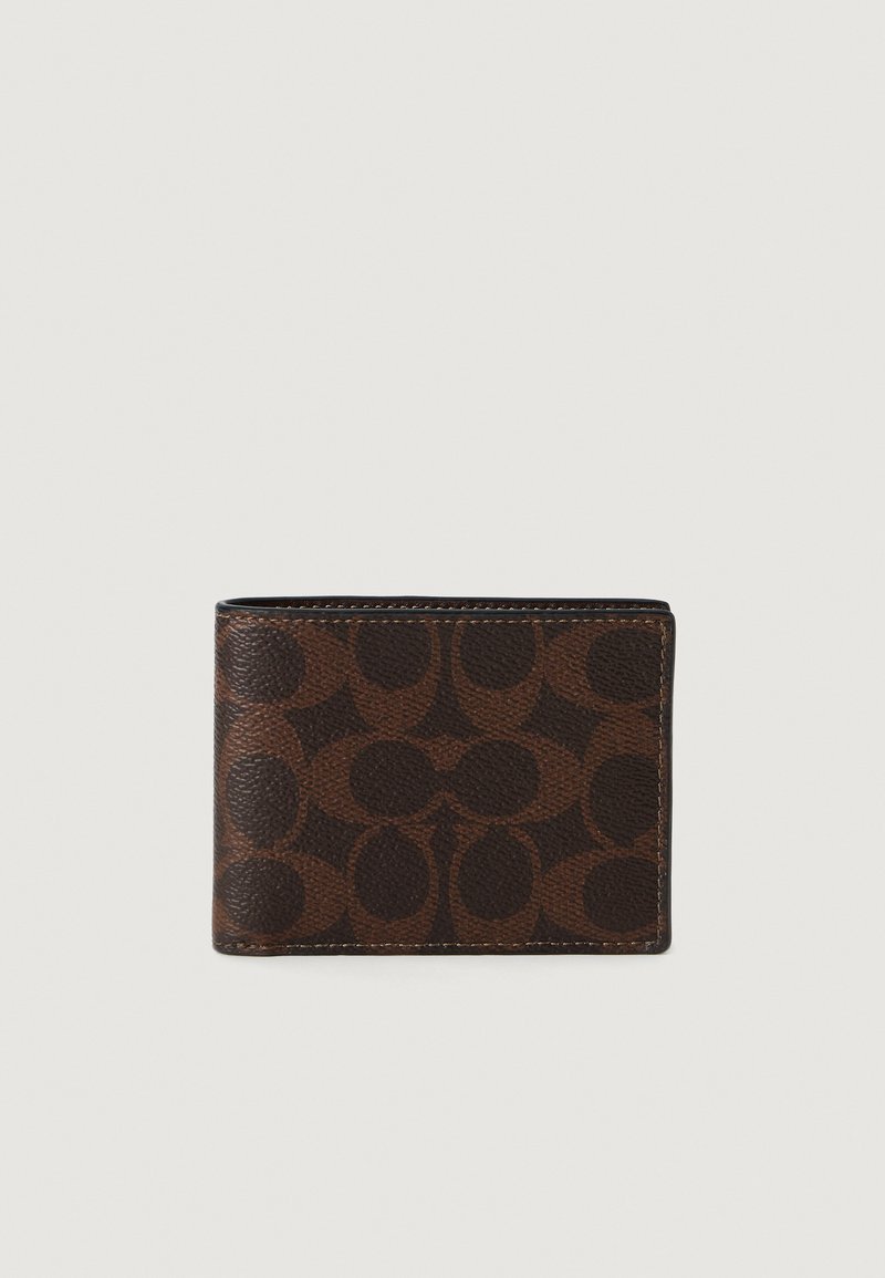 Portofel bifold maro cu un model abstract maro închis pe o suprafață din piele texturată, pe un fundal uniform deschis.