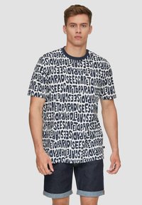 QS MIT ALL-OVER - T-shirt print - tiefblau