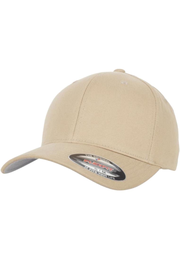 Beige színű pamut baseball sapka ívelt peremmel, sima felülettel és kerek koronával. Elöl címke található.