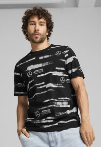 Puma MERCEDES-AMG PETRONAS F1® LOGO - T-shirt med print - black