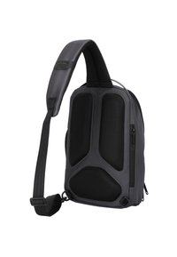 Zaino a tracolla nero e grigio con schienale imbottito, tracolla regolabile e tasca laterale con zip, mostrato su uno sfondo bianco.