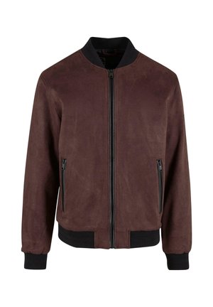 Pruun suede bomber-jakk, millel on ees lukk, kaks külgmist lukuga taskut ning mustad soonikkoes mansetid ja kaelus. Sile tekstuur, klassikaline disain.