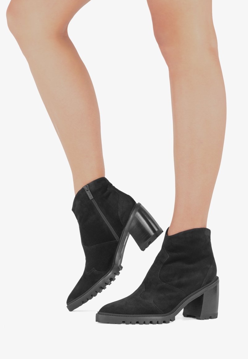 Pattini A Rotelle Moxi Panther - Donna, Pelle Scamosciata Nera, Ruote 58mm - Foto 2