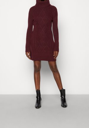 Pouzdrové šaty - purple