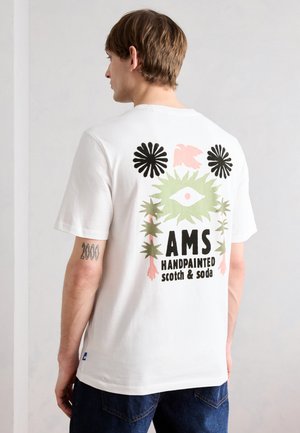 Scotch & Soda, FRONT AND BACK ARTWORK RELAXED FIT - Μπλουζάκι με στάμπα - bright white