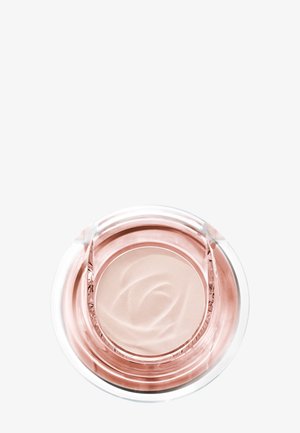 Compact poeder met licht beige make-up in een ronde transparante roze en heldere plastic verpakking op een witte achtergrond.