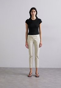 Dondup PANTS PERFECT - Chino-püksid - milk