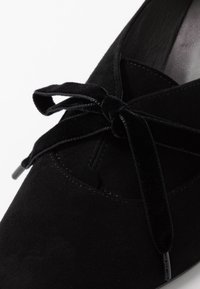 Peter Kaiser Nauhalliset avokkaat - black