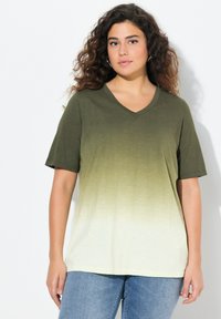 Ulla Popken DIP DYE GRADIENT SHORT SLEEVE V-NECK TEE - Triko s potiskem - pistachio