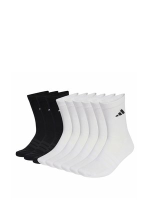 Drei Paar schwarze Crew-Socken und sieben Paar weiße Crew-Socken mit einem kleinen schwarzen Logo am Knöchel nebeneinander angeordnet.