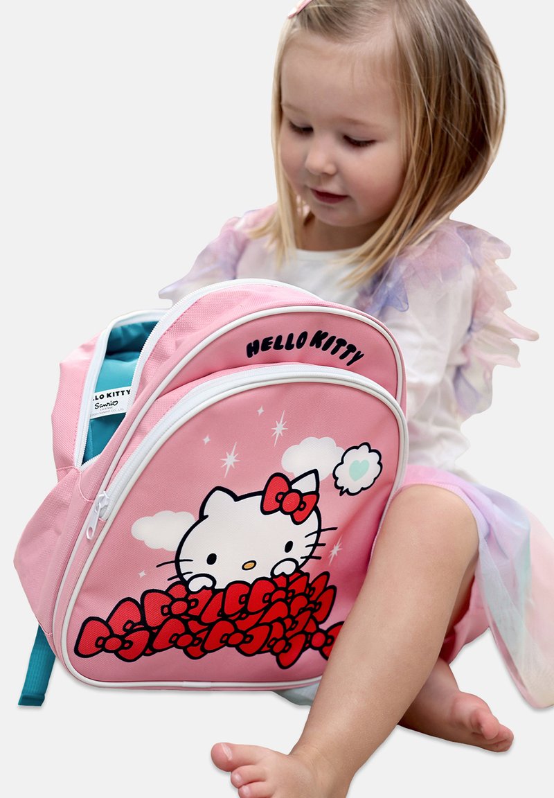 Roze Hello Kitty rugzak met een cartoonkat met strikjes, ritssluiting en turquoise interieur. Gladde stof met witte accenten en graphics.