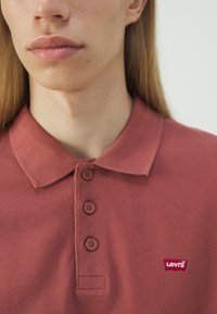 Levi's® Polotričko - mahogany