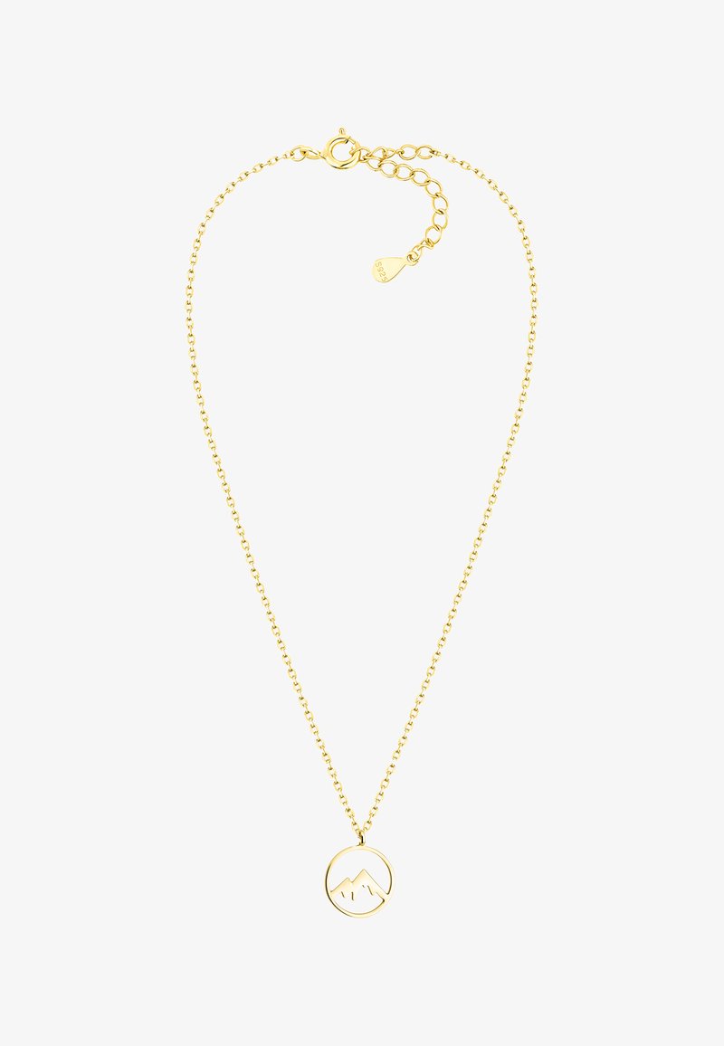 Collier en chaîne dorée avec un pendentif rond représentant un silhouette de montagne. La chaîne possède un fermoir à boucle et une longueur ajustable.