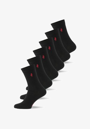 Schwarze Baumwollsocken mit gerippten Bündchen, versehen mit einem kleinen roten Logo an der Seite. Sechserpack, einheitliches Design mit glatter Textur.