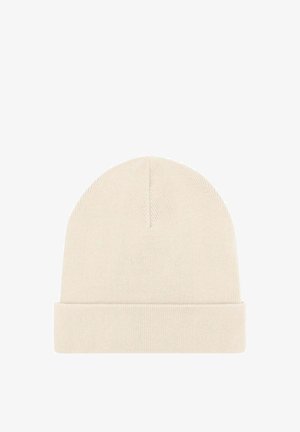 Kreminės spalvos mezgama kepurė su suvyniojama apačia, pasižyminti lygiu tekstūra ir apvalia viršūne, skirta šilumai ir patogumui.