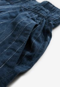 Next PETITE FIT - RICH WIDE - Auduma bikses - blue pinstripe