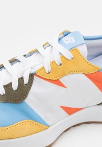 New Balance MS327 UNISEX - Sapatilhas - red clay