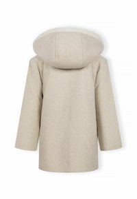 Bežinis vilnonis paltas su dideliu gobtuvu, išklotu baltu pūku, turintis tiesų kirpimą, ilgomis rankovėmis ir paprastu dizainu be matomų užsegimų.