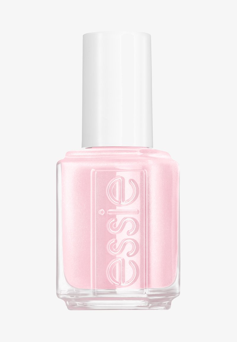 Essie nagellackflaska i transparent glas med fyrkantig form, med ett vitt lock. Lacket är en mjuk, skimrande rosa färg.