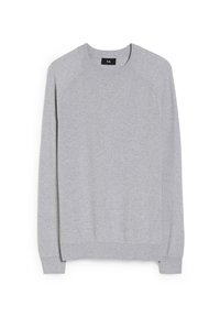 Szary sweter z dzianiny o okrągłym dekolcie, wykonany z miękkiej dzianiny, z prążkowanymi wykończeniami na mankietach i brzegu, o prostym wzorze bez żadnych zdobień.
