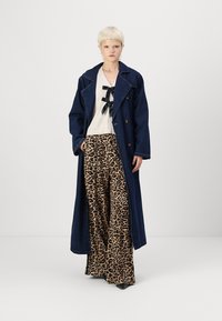 Pieces PCFREYA LONG - Gabardina - dark blue denim
