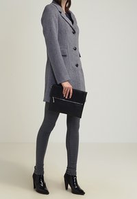 KIOMI Kort kappa / rock - mottled grey