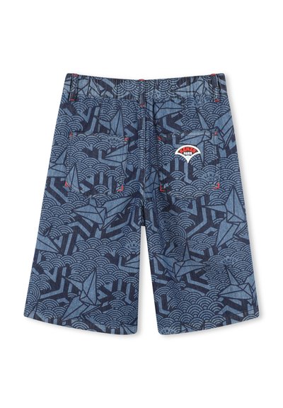 Pantaloni blu con stampa a onda e origami, cintura elastica, due tasche posteriori e un'etichetta logo vicino alla tasca destra.