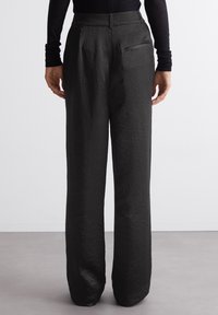 Marc O'Polo PLEATED STYLE WELT POCKETS - Pantalon classique - black