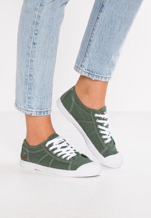 BASIC - Trainers - sea pray