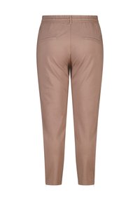 Lichtbruine broek met een elastische tailleband, taps toelopende pijpen en twee achterzakken. De stof heeft een gladde textuur en minimale details.