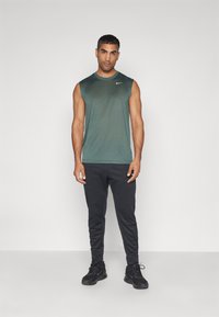 Nike Performance TEE RESET - Top - vintage green/matte silver