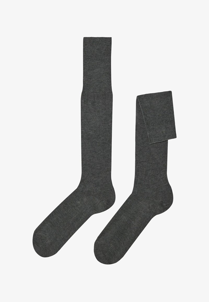 Graue Baumwollkniestrümpfe mit glatter Textur, geripptem Bund sowie verstärktem Fersen- und Zehenbereich. Sie weisen ein klassisches Design auf und sind für verschiedene Anlässe geeignet.