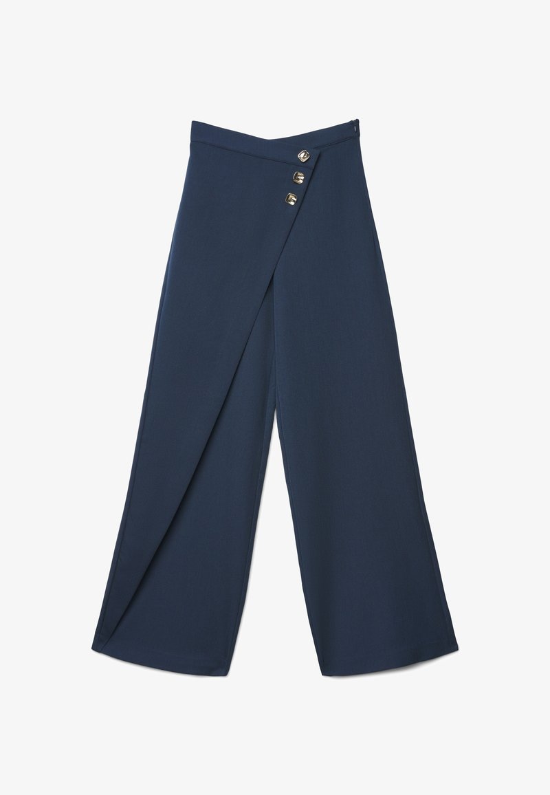Pantalon large bleu marine avec un design portefeuille, orné de trois boutons métalliques sur le devant, présentant une texture de tissu lisse et douce.