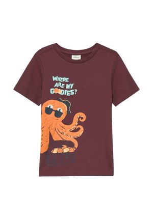 Chemise bordeaux à manches courtes avec une pieuvre orange portant des lunettes de soleil et un chapeau de pirate, tenant un coffre au trésor ; le texte indique « Où sont mes friandises ? »