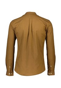 Camisa marrón de manga larga con corte recto, collar abotonado, yugo trasero y puños abotonados, hecha de un tejido sólido texturizado.
