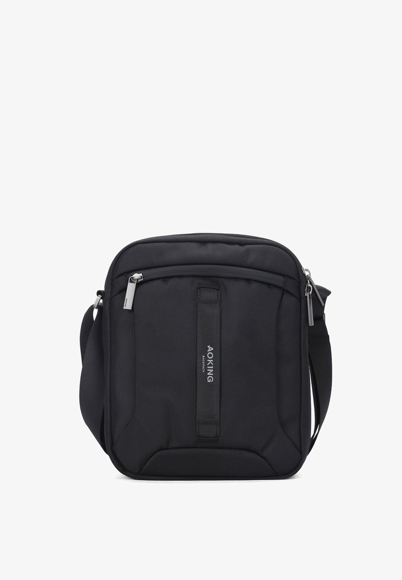 Borsa a spalla nera realizzata in nylon testurizzato, con una tasca frontale con zip, tracolla regolabile e un accento del logo sul davanti.