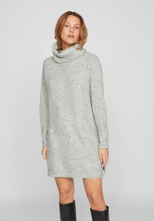 Grå strikket sweaterkjole med krave, lange ærmer og sideslids. Blød tekstur og afslappet pasform, der når til midt på låret.