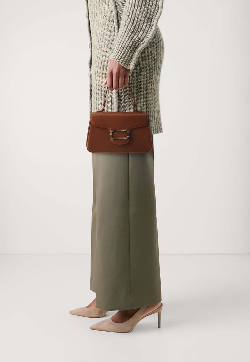 Pieces PCCANDY CROSSBODY BAG - Bandolera - cognac detail/gold-coloured