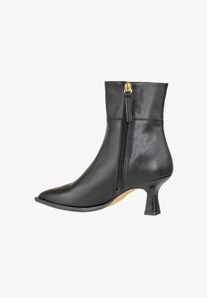ÁNGEL ALARCÓN BRILO - Botines - black