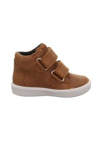 Braune Leder-Halbstiefel mit zwei verstellbaren Klettverschlüssen, weißer Gummisohle und strukturierten Akzenten an den Seiten.