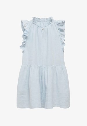 Lichtblauw katoenen jurk met ruffle-mouwen, bloemenoogjes detail en een geplooid rokje. Knoopsluiting bij de hals, zachte textuur.