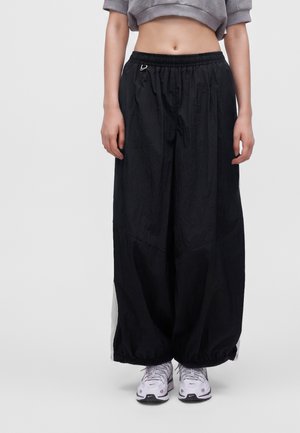 Nike Sportswear, BALLOON TRACK PANT - Pantaloni - black/sail