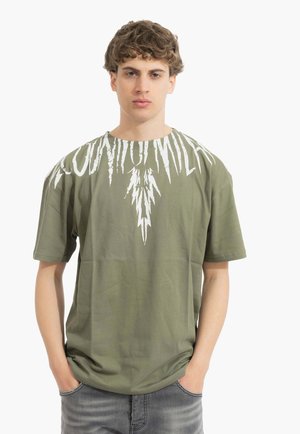 County of Milan, STYLE WINGS T-SHIRT A MANICA CORTA - T-shirt con stampa - verde militare