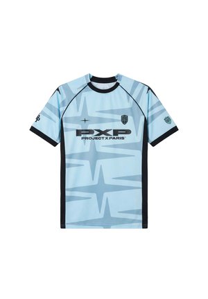 Maglietta sportiva a maniche corte di colore azzurro chiaro con motivo a raggiera scuro, bordo nero e logo "PXP Project X Paris" centrato sul davanti.