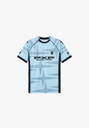 Maglietta sportiva a maniche corte di colore azzurro chiaro con motivo a raggiera scuro, bordo nero e logo "PXP Project X Paris" centrato sul davanti.