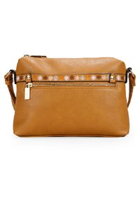 Bolso de cuero marrón claro con bordado floral a lo largo del cierre, en forma rectangular, con correa ajustable y acentos en dorado.