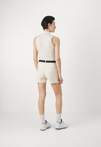 J.LINDEBERG Sports GWEN - Träningsshorts - almond milk