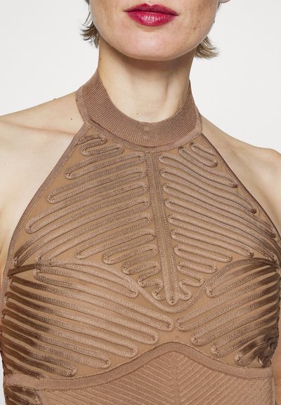 Hervé Léger LAW ROACH RIBBON EMBROIDERED HALTER GOWN - Alkalmi viselet - honey